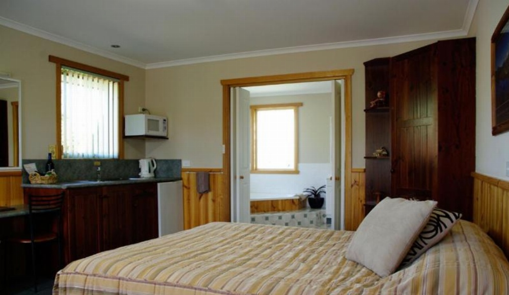 Queen Room with Spa Bath